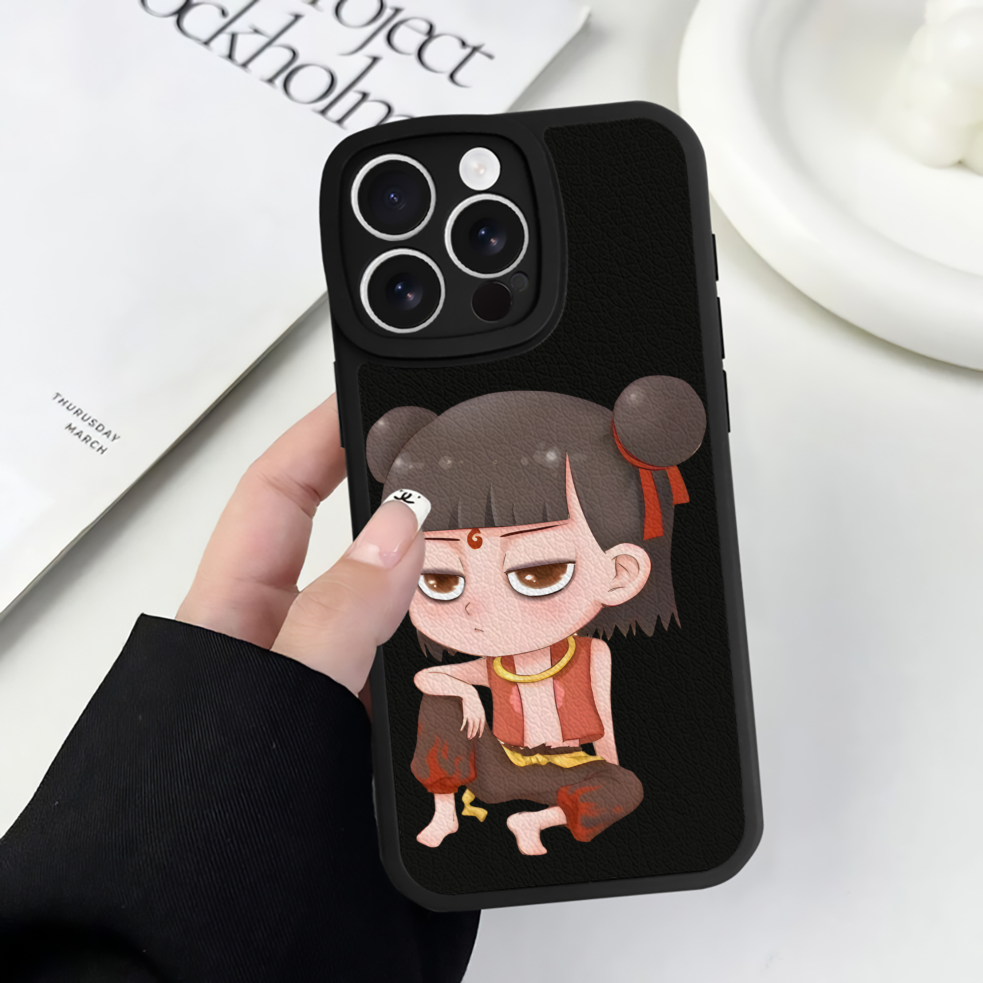 （画像用） Ne Zha 2 ナタ 魔童の大暴れ 【iPhone 16シリーズ対応】シリコンスマホケース（レザー調） 材質：シリコン